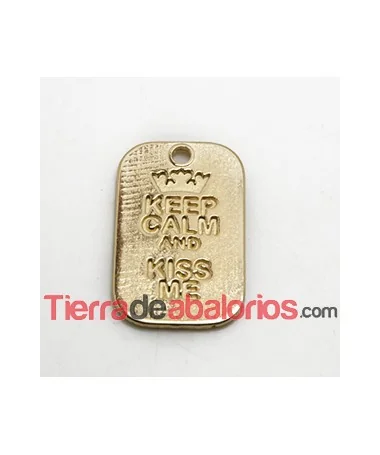 Colgante Keep Calm And Kiss Me 40x25mm, Dorado