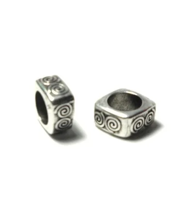 Cuadrado caracolas 12mm Agujero 8mm, Plateada Cuadrado caracolas 12mm Agujero 8mm, Plateada