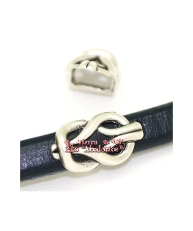 Entrepieza Nudos Cruzados para Regaliz 24x14mm, Plateada | Tierra de Abalorios.