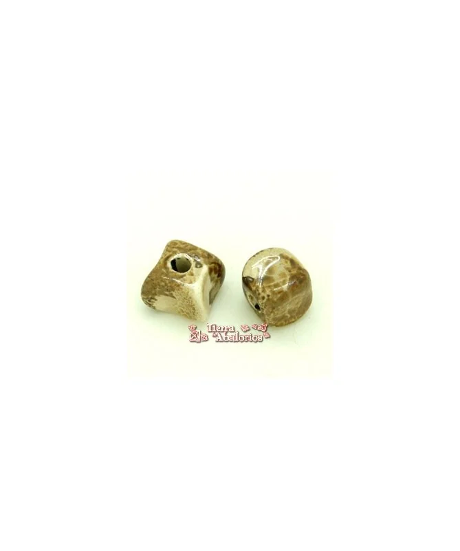Cerámica Cubo Irregular 14x19mm Agujero 4mm Ocre