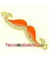 Moustache 55x13mm Dorado Esmalte Naranja Flúor con Strass