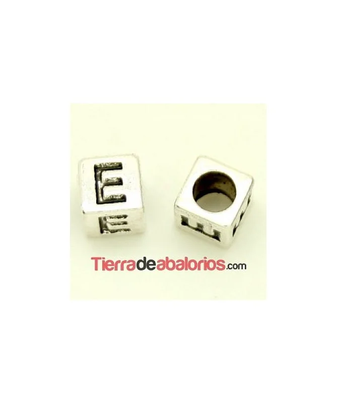 Entrepieza Cubo Letra E 7x7mm, Agujero 4,6mm, Plateado
