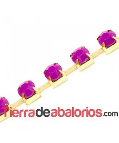 Cadena Dorada con Cabujón Acrílico SS28 Púrpura