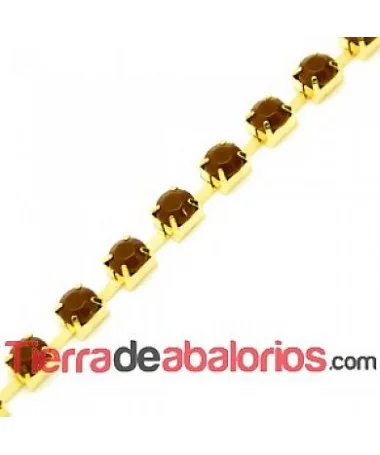 Cadena Dorada con Cabujón Acrílico SS28 Marrón Mate