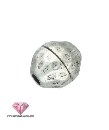 Cierre Bola Martillada con Imán 14mm Agujero 4mm, Plateada Cierre Bola Martillada con Imán 14mm Agujero 4mm, Plateada