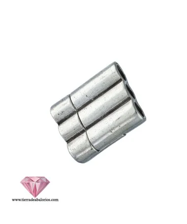 Cierre con Imán 25x22mm, 3 Agujeros de 5mm, Plateado Cierre con Imán 25x22mm, 3 Agujeros de 5mm, Plateado